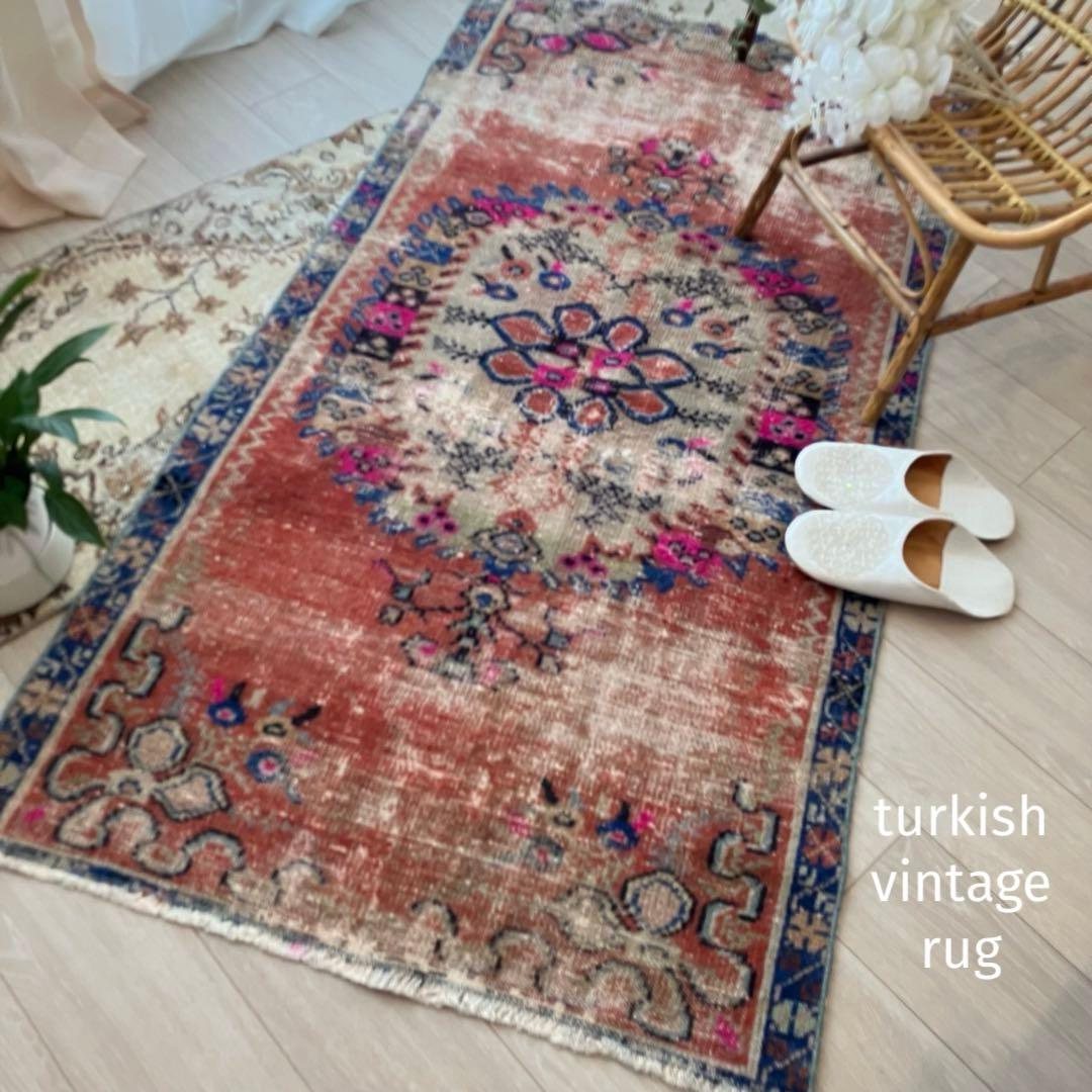 貴重✳︎ギュネイ✳︎84×157シャビー　レッド　ネイビー　トルコヴィンテージラグ