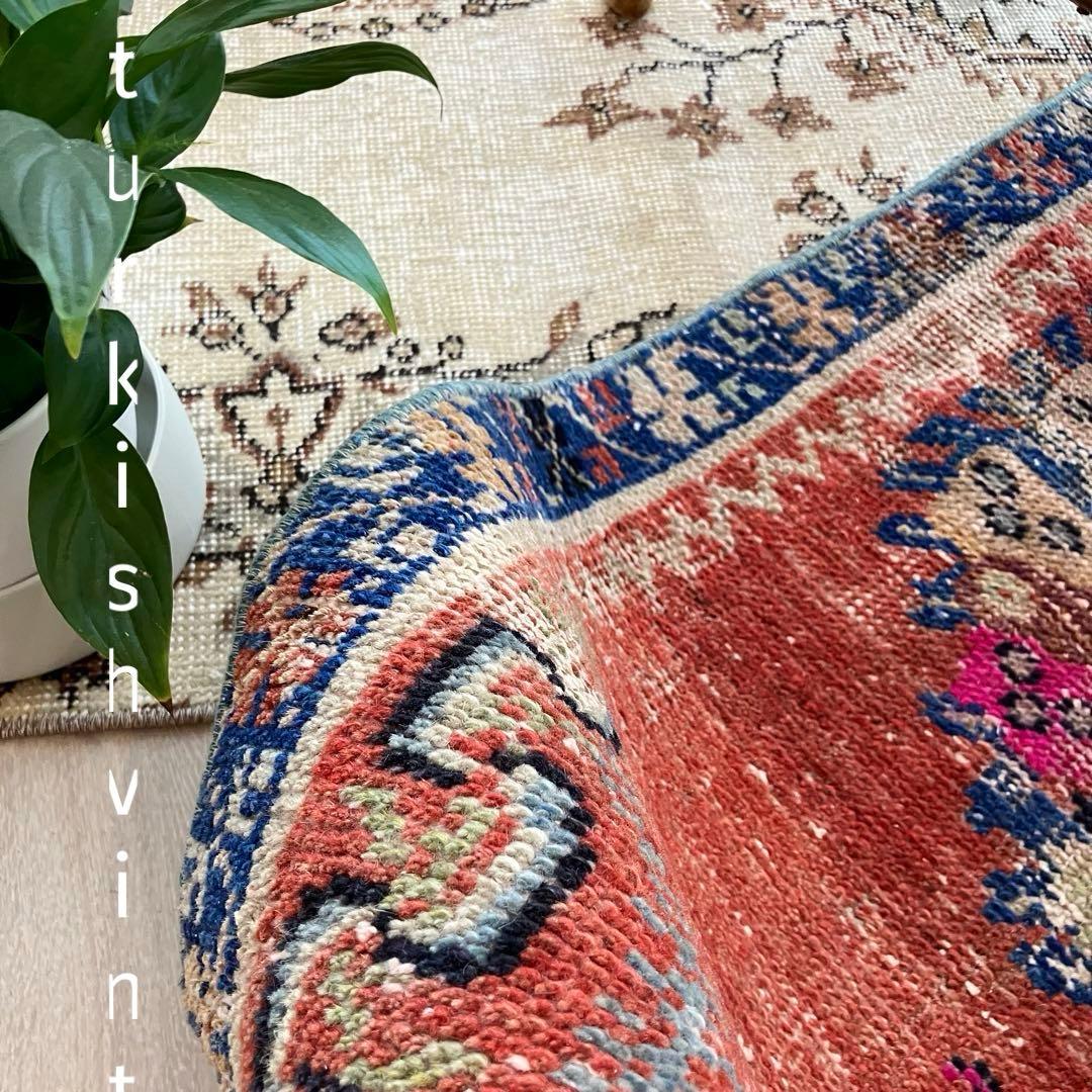 貴重✳︎ギュネイ✳︎84×157シャビー　レッド　ネイビー　トルコヴィンテージラグ