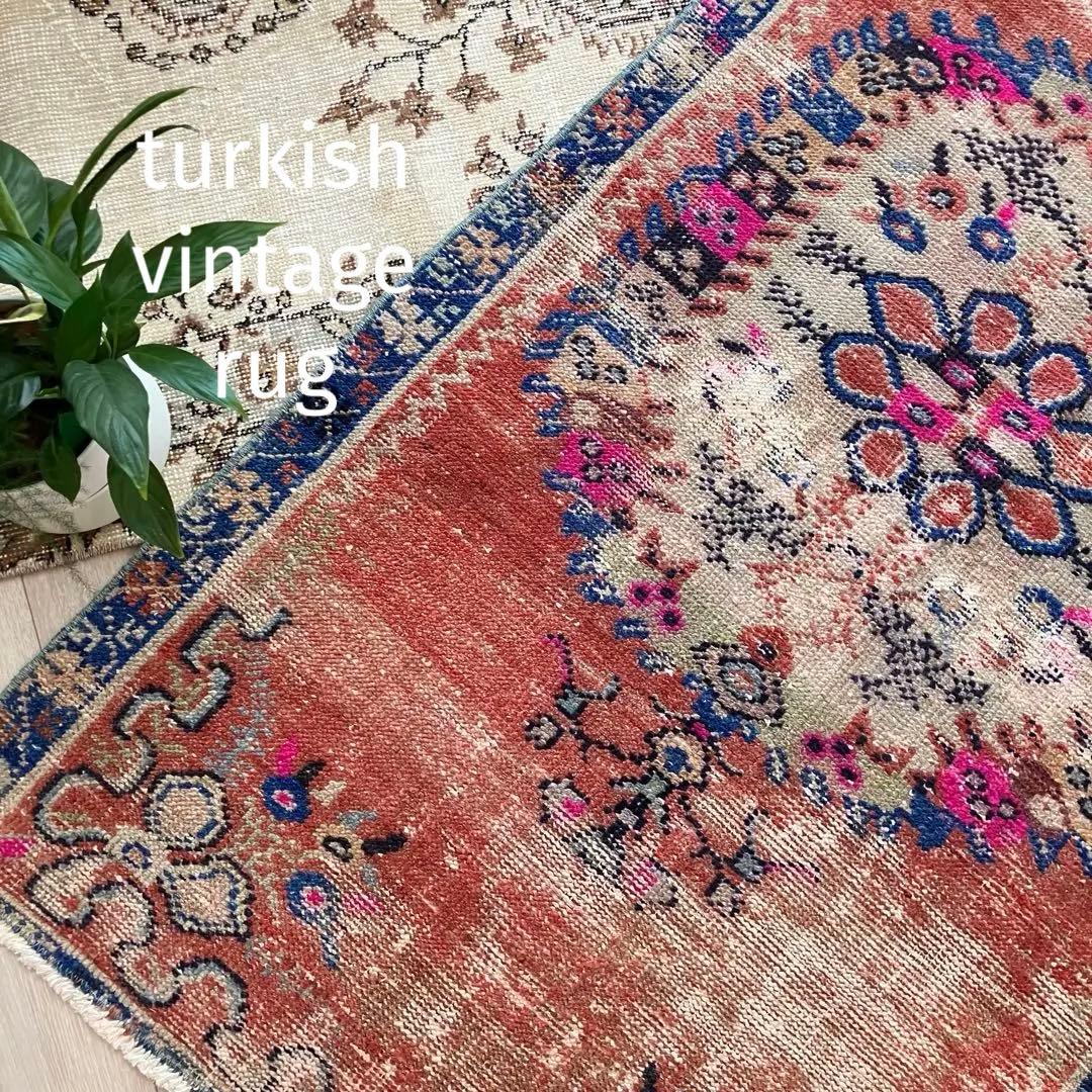 貴重✳︎ギュネイ✳︎84×157シャビー　レッド　ネイビー　トルコヴィンテージラグ