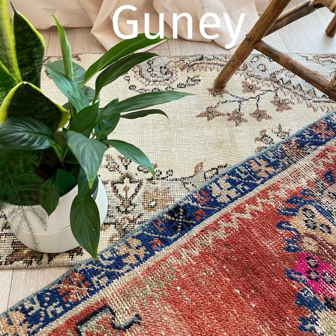 貴重✳︎ギュネイ✳︎84×157シャビー　レッド　ネイビー　トルコヴィンテージラグ