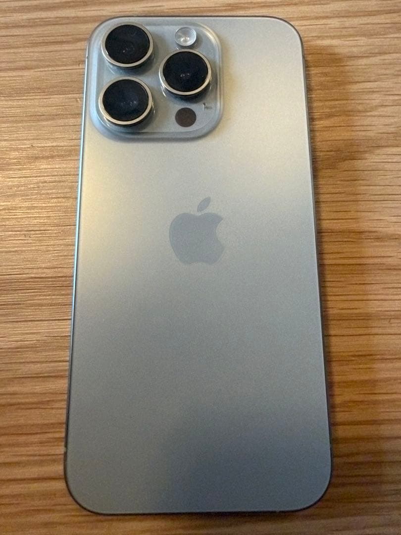 Apple iPhone 15 Pro ナチュラルチタニウム