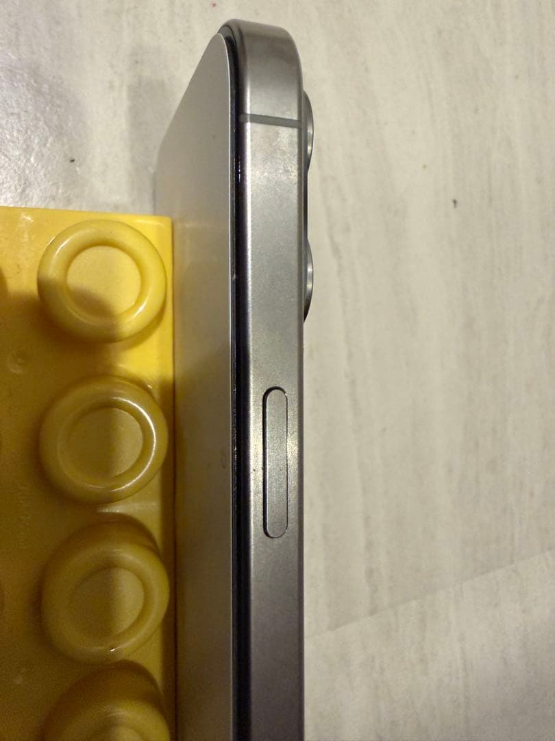 Apple iPhone 15 Pro ナチュラルチタニウム