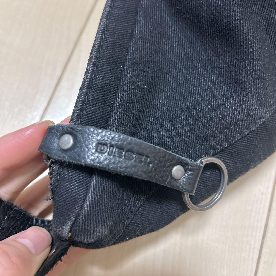 Diesel ブラック バナナショルダーバッグ 三日月