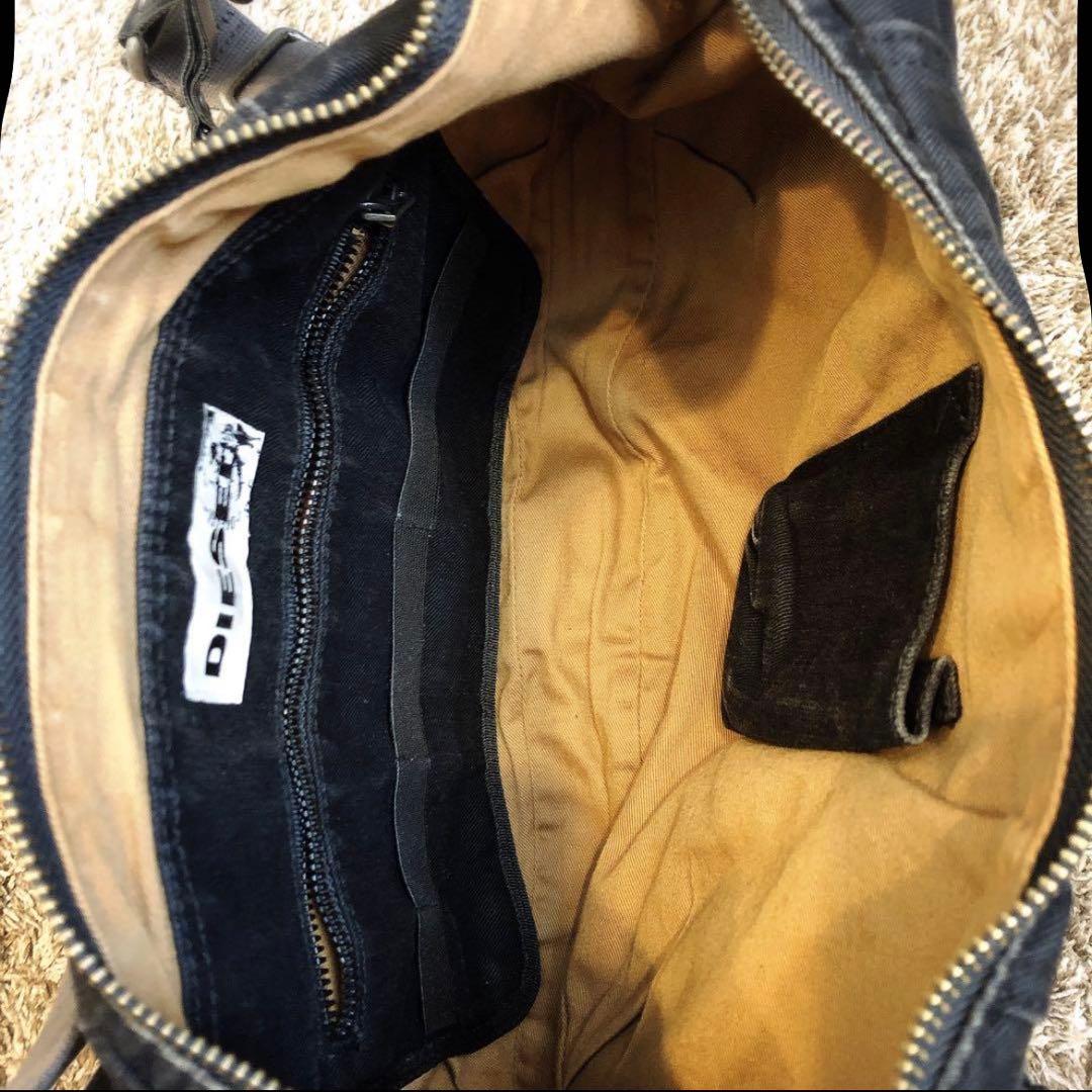 Diesel ブラック バナナショルダーバッグ 三日月