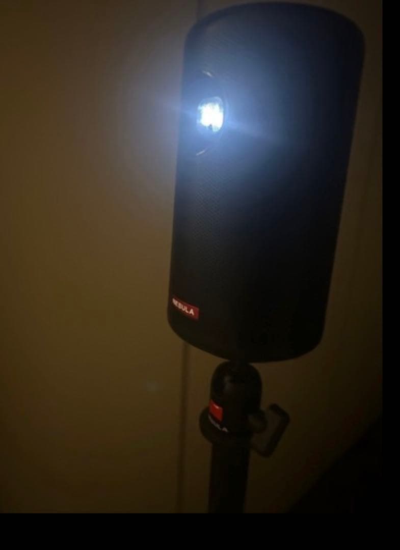 Anker✴︎プロジェクターNebula三脚付き