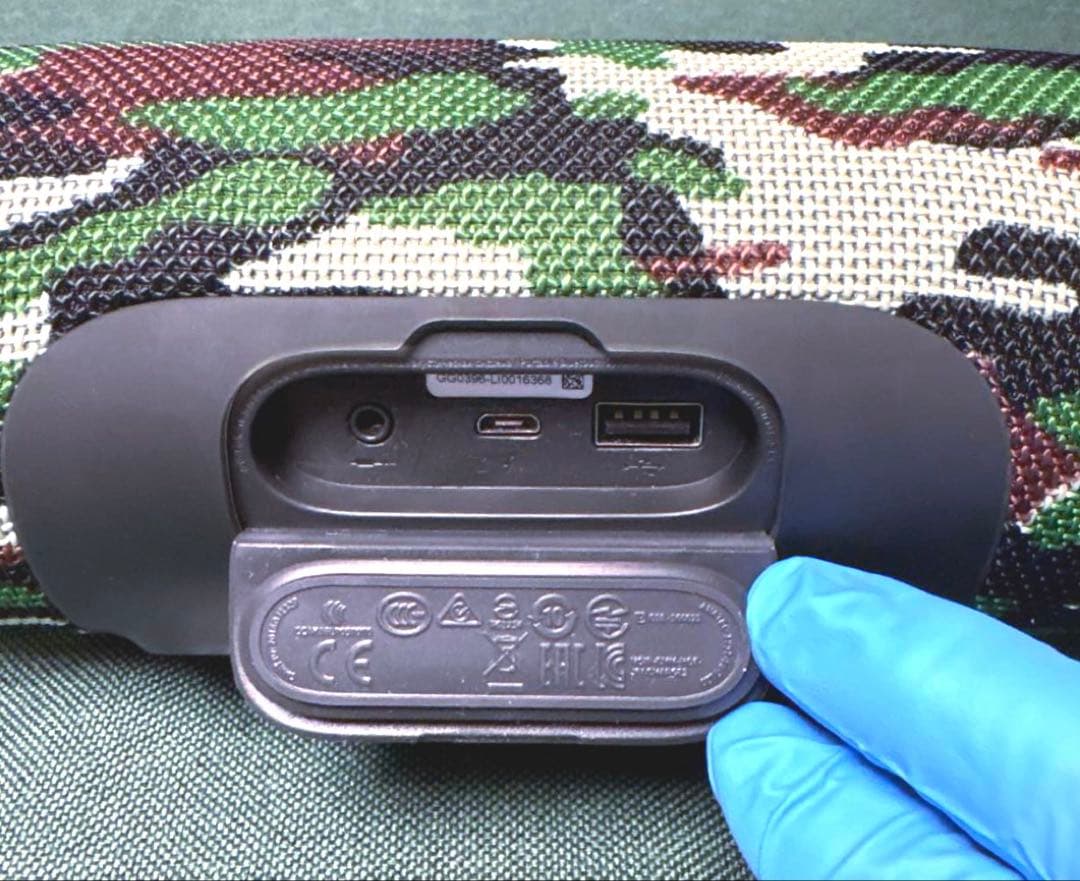 美品 JBL Charge 3　チャージ3 Bluetoothスピーカー　迷彩柄