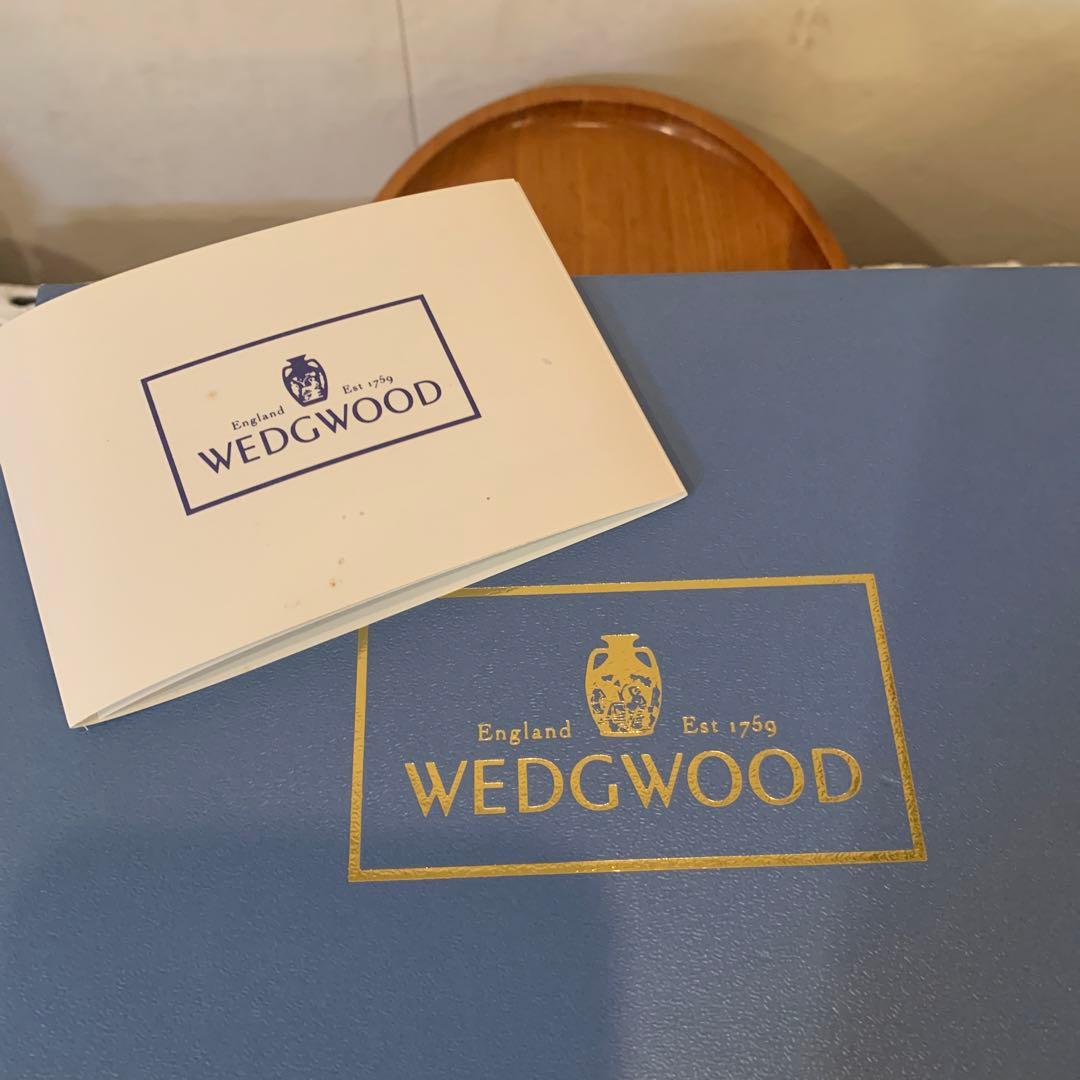 ウェッジウッド ワイルドストロベリー　花瓶　黒壺