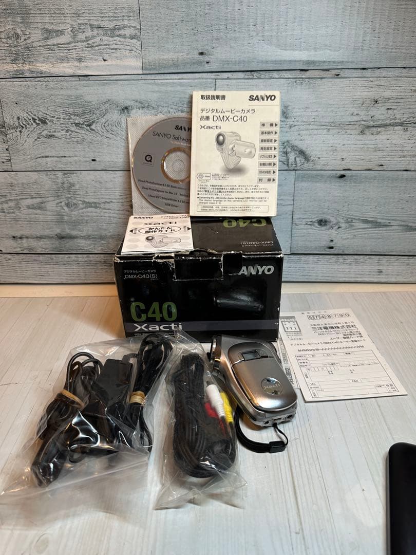 【箱付き品】SANYOデジタルムービーカメラXacti DMX-C40廃盤稀少