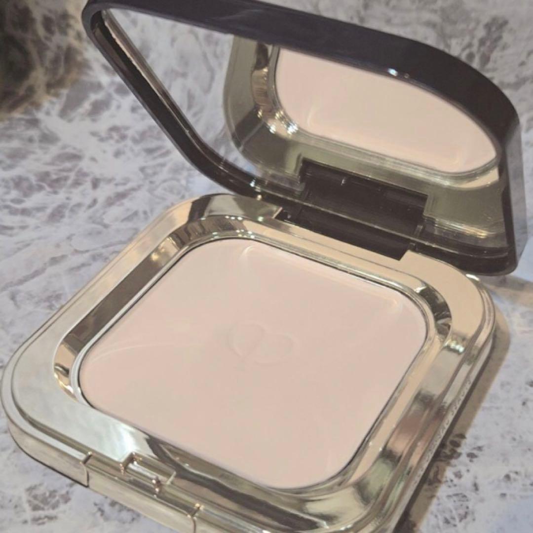 クレ・ド・ポー ボーテ/プードルコンパクトエサンシエルn