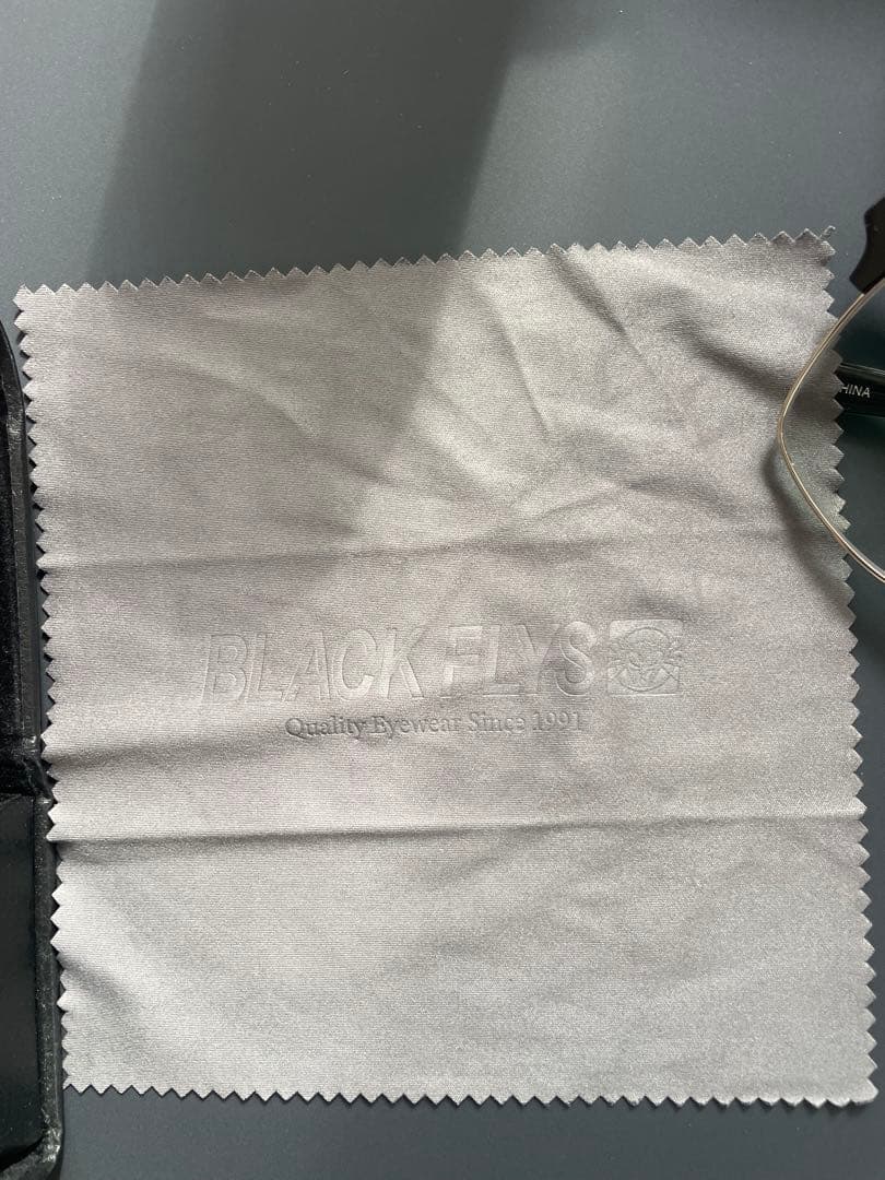 BLACK FLYS BLACK-SILVER/GREY 調光レンズサングラス