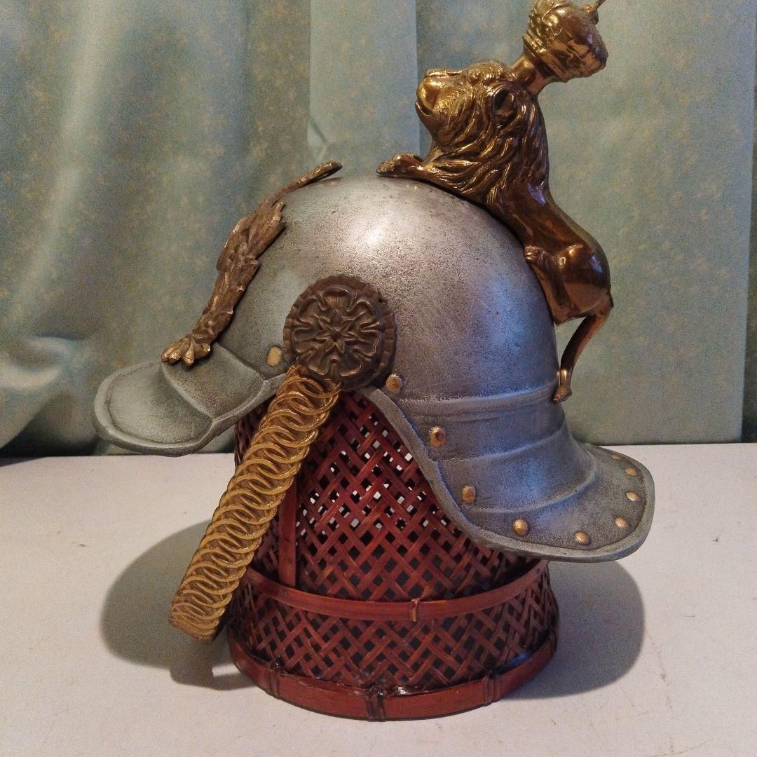置物　約50年前のヨーロッパ騎馬鉄兜　本体金属製　重さ4kg