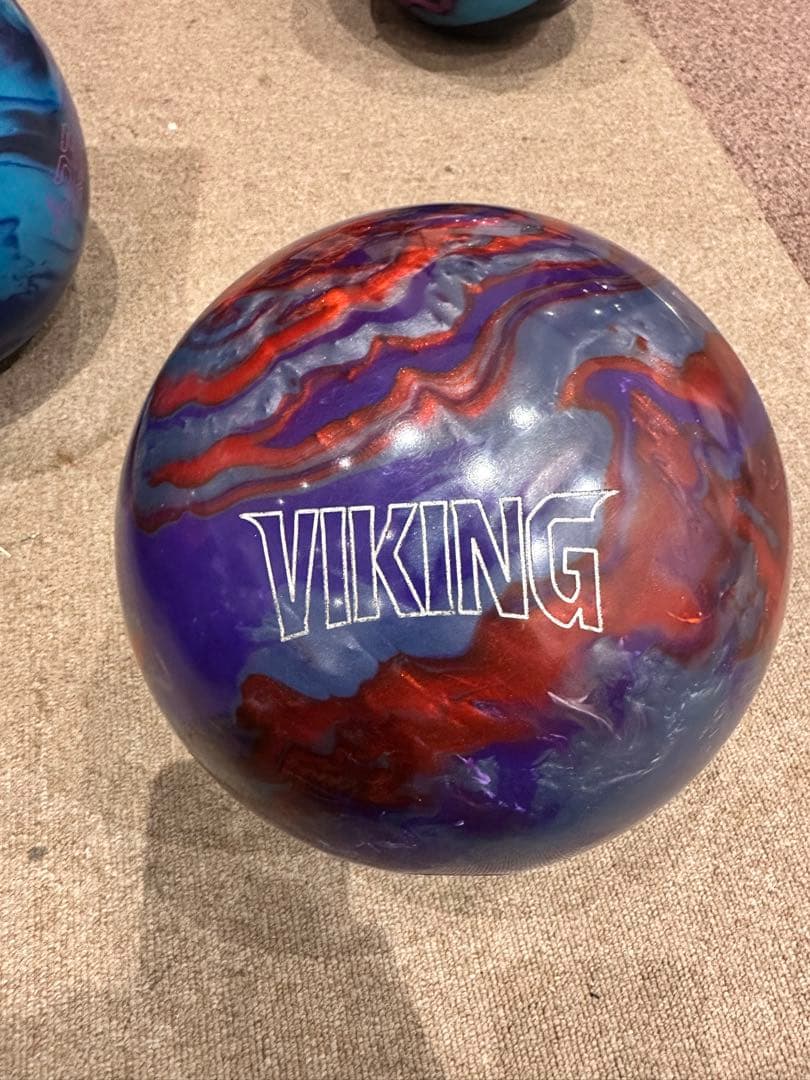 ★美品★900グローバル バイキング　ボウリングボール　15ポンド