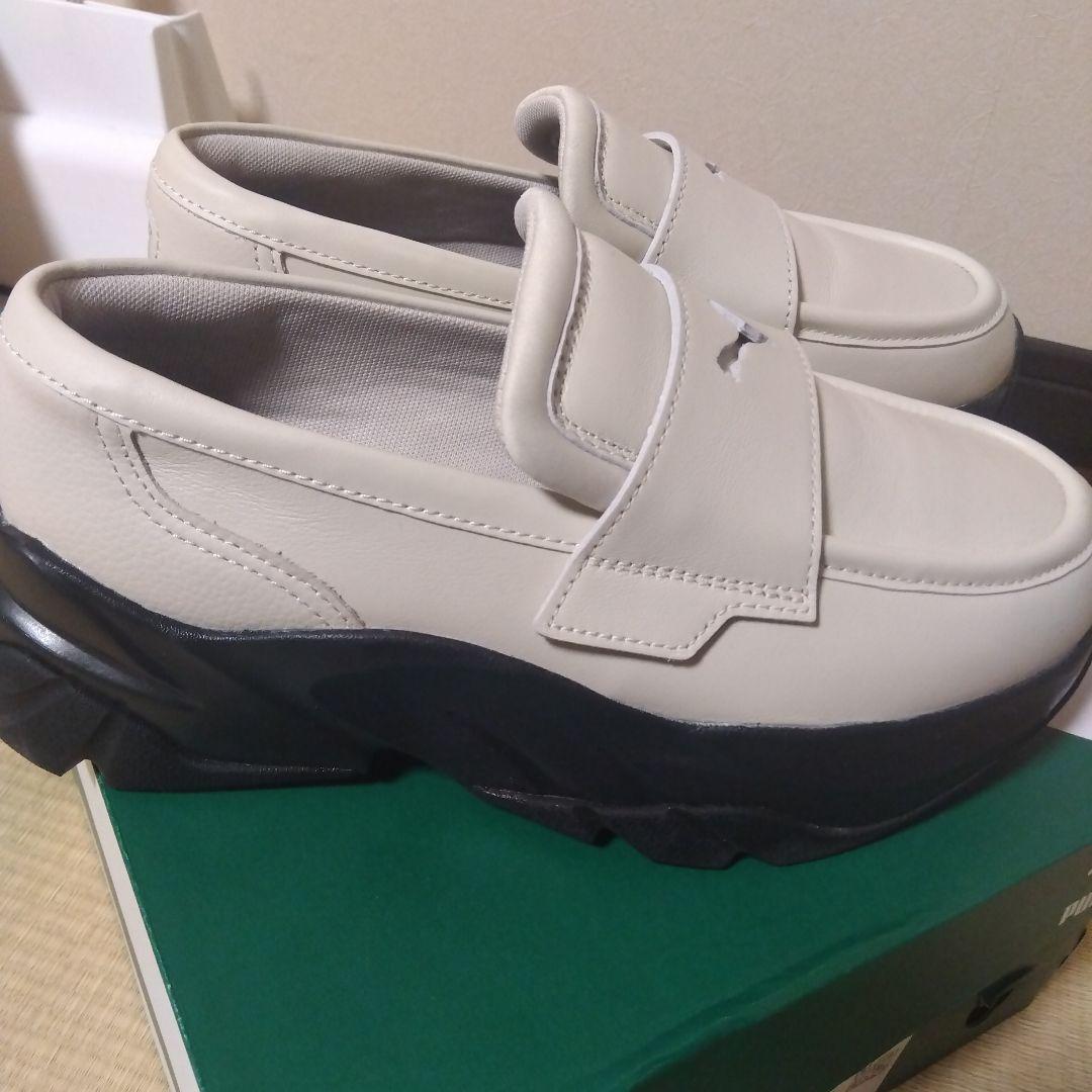 PUMA厚底ローファー