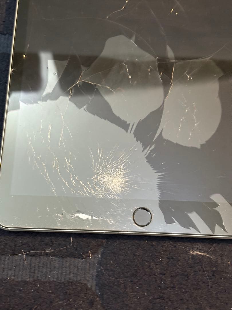 画面割れジャンク品 iPad 第9世代 Wi-Fiモデル A2602 64gb