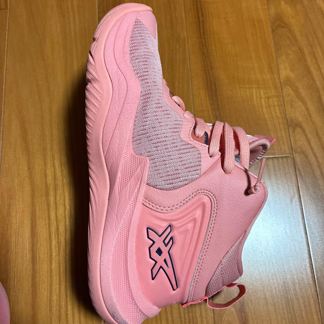 バスケットボールシューズ　ノヴァサージ3