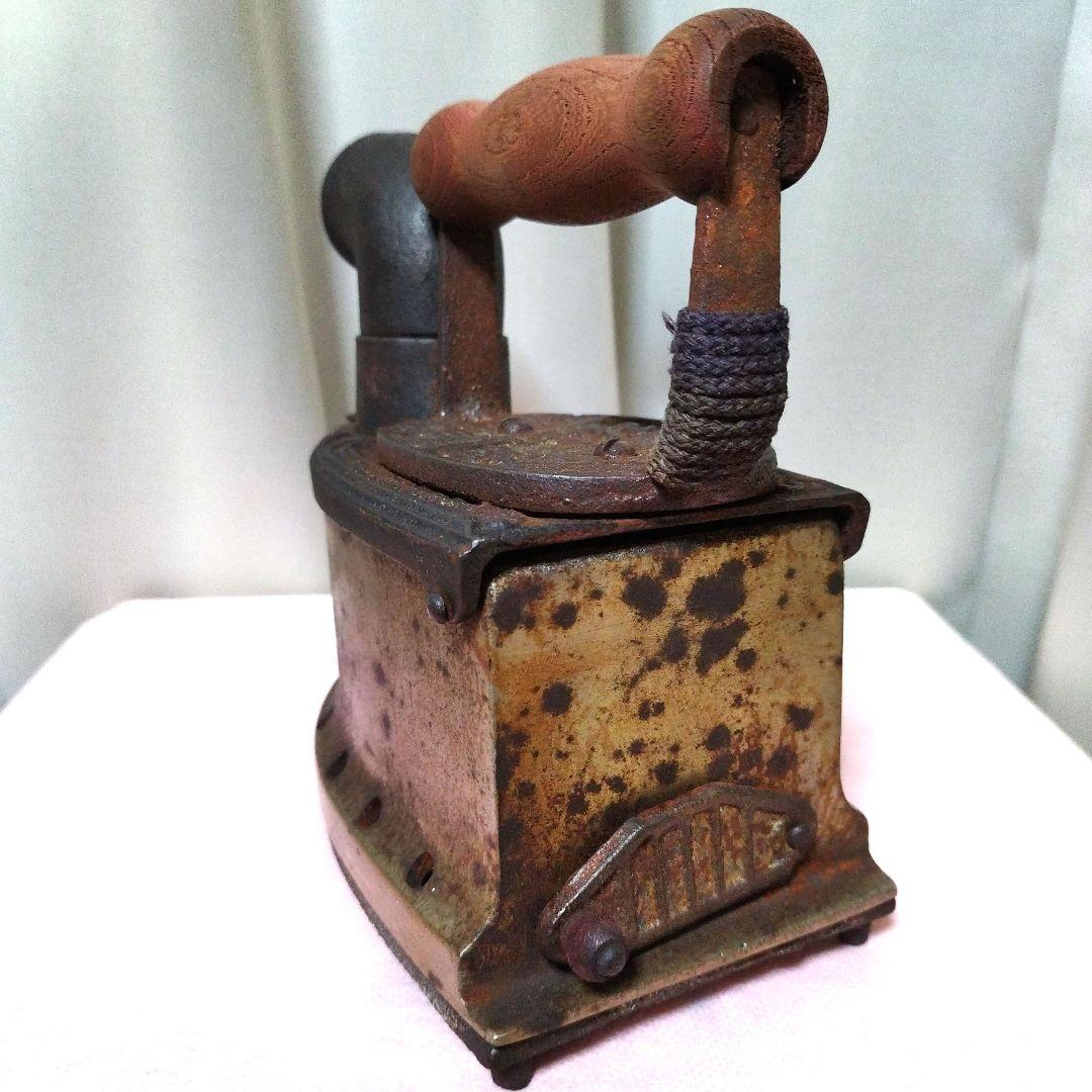 〘明治〜昭和レトロ〙炭火（備長炭付）アイロン本体 ＆置台付木製ハンドル式