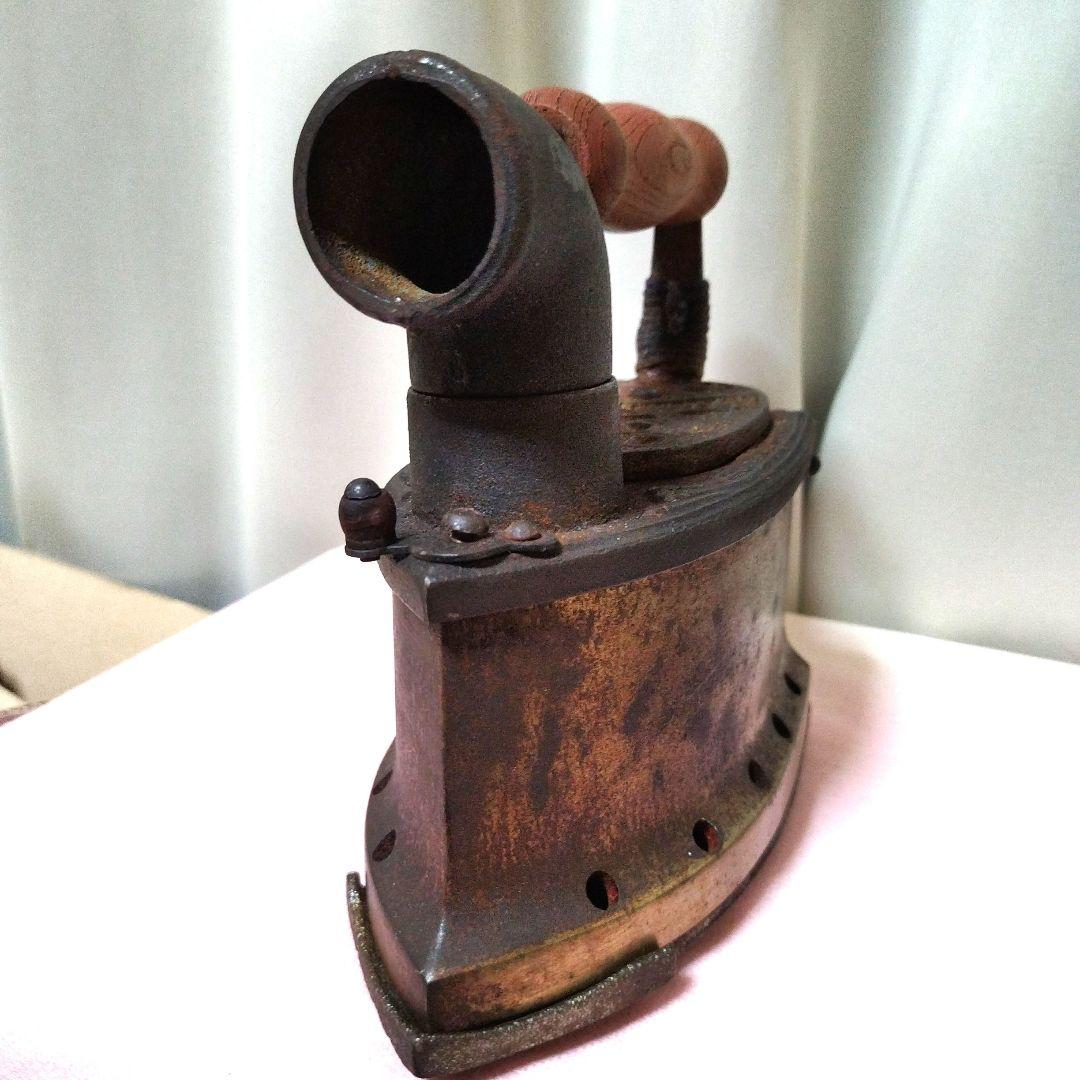 〘明治〜昭和レトロ〙炭火（備長炭付）アイロン本体 ＆置台付木製ハンドル式