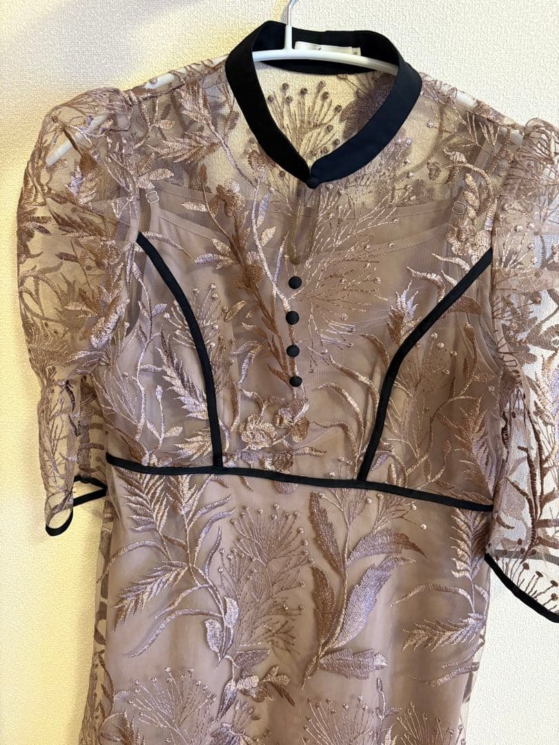 花柄刺繍レースチュールパフスリーブ　ワンピース　ドレス　leja