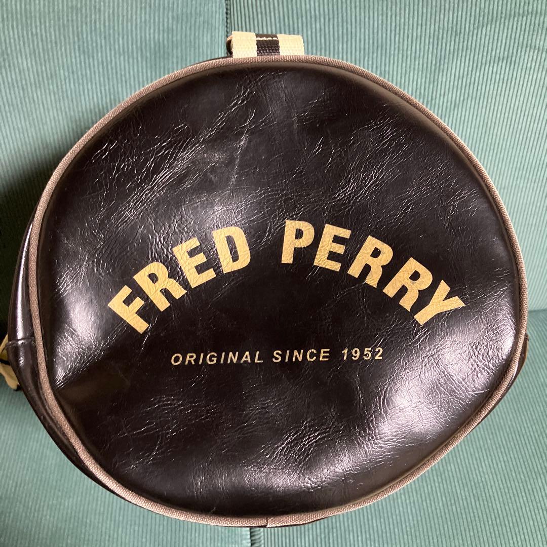 フレッドペリー　バレルバッグ　ボストンバッグ　ダブルファスナー　2WAY　黒