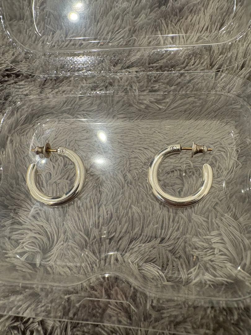 CAREERING シルバーフープピアス