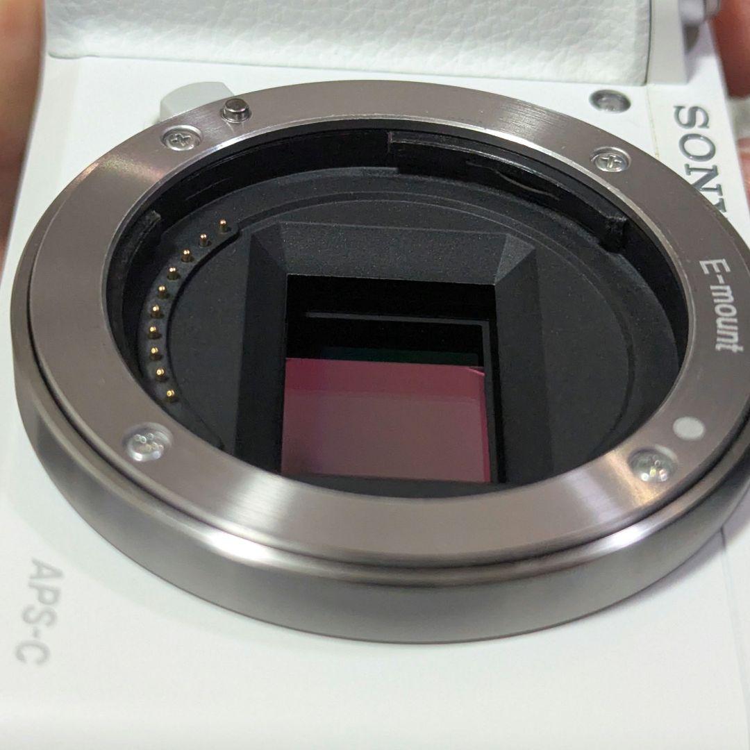 ト*ム様 SONY α6000 ホワイト パワーズームレンズキット