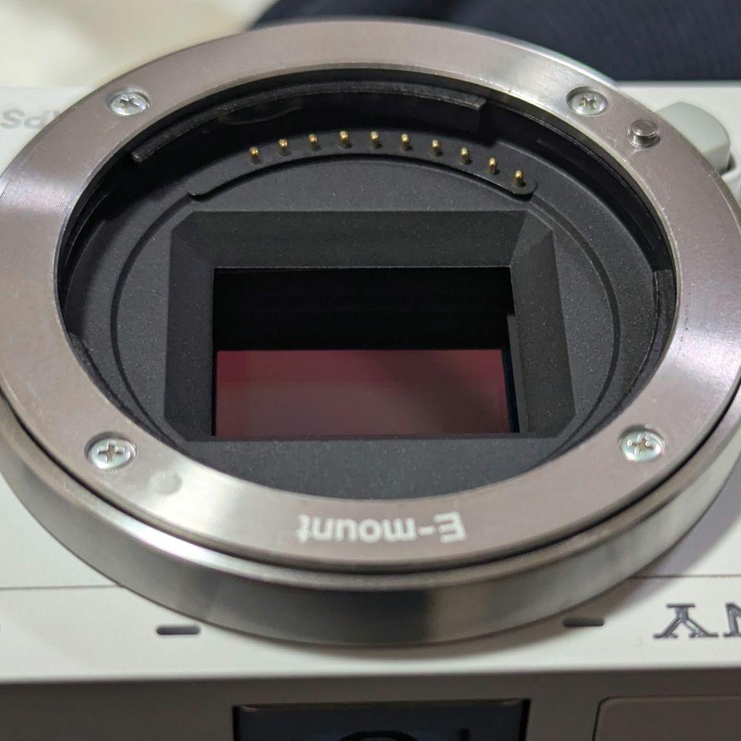 ト*ム様 SONY α6000 ホワイト パワーズームレンズキット