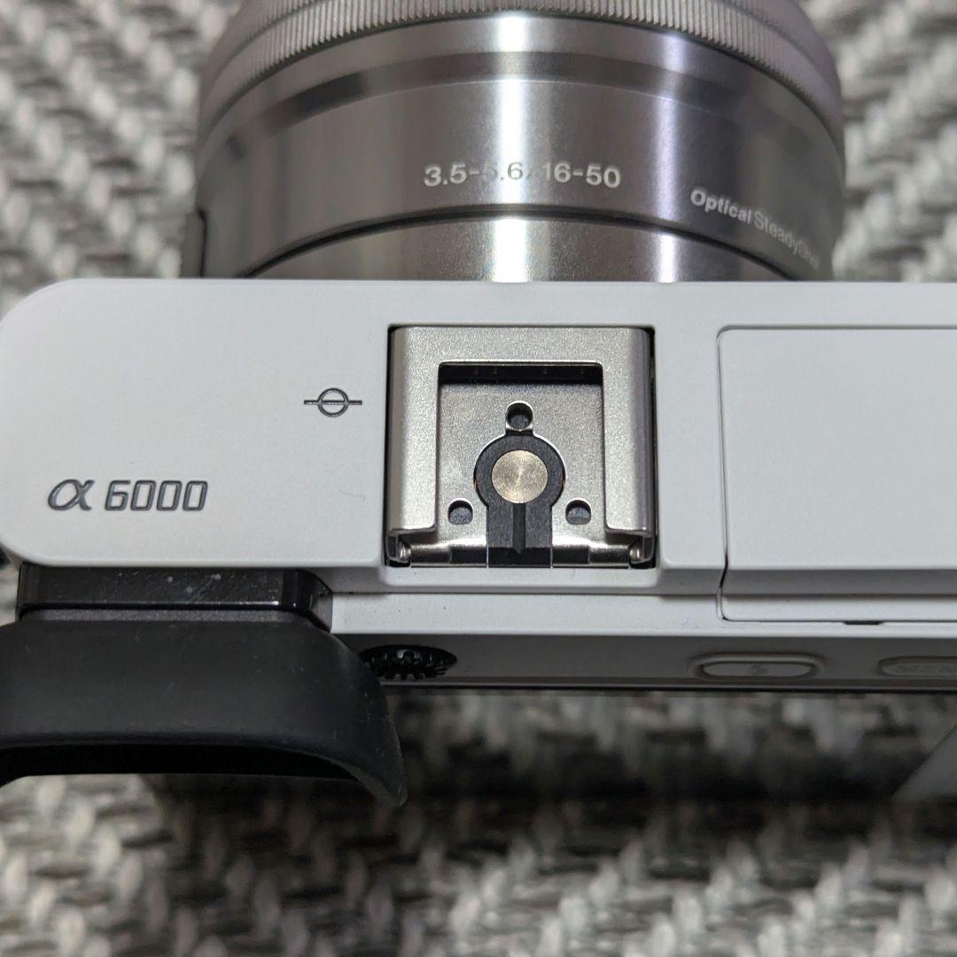 ト*ム様 SONY α6000 ホワイト パワーズームレンズキット