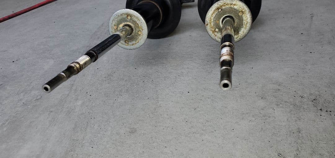 エスカレード　タホ　サバーバン等へ　純正ショックアブソーバー　漏れなし