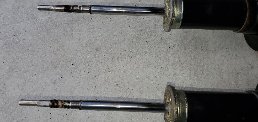 エスカレード　タホ　サバーバン等へ　純正ショックアブソーバー　漏れなし