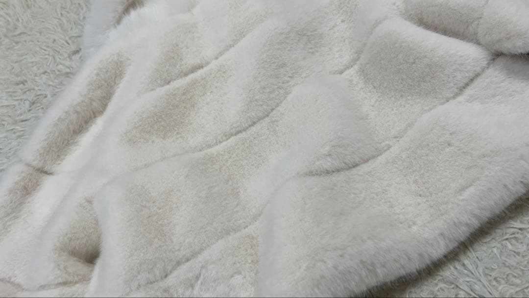 新品タグ付き　LIP SERVICE 2wayカラーショートファージャケット