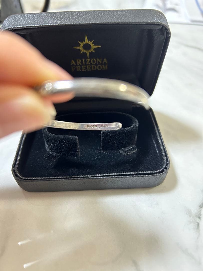 【値下げ中】ARIZONA FREEDOM シルバーバングル 専用ケース付き