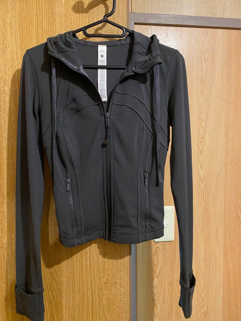 ルルレモン　Define フード付きクロップジャケット Nulu 4（JPS）