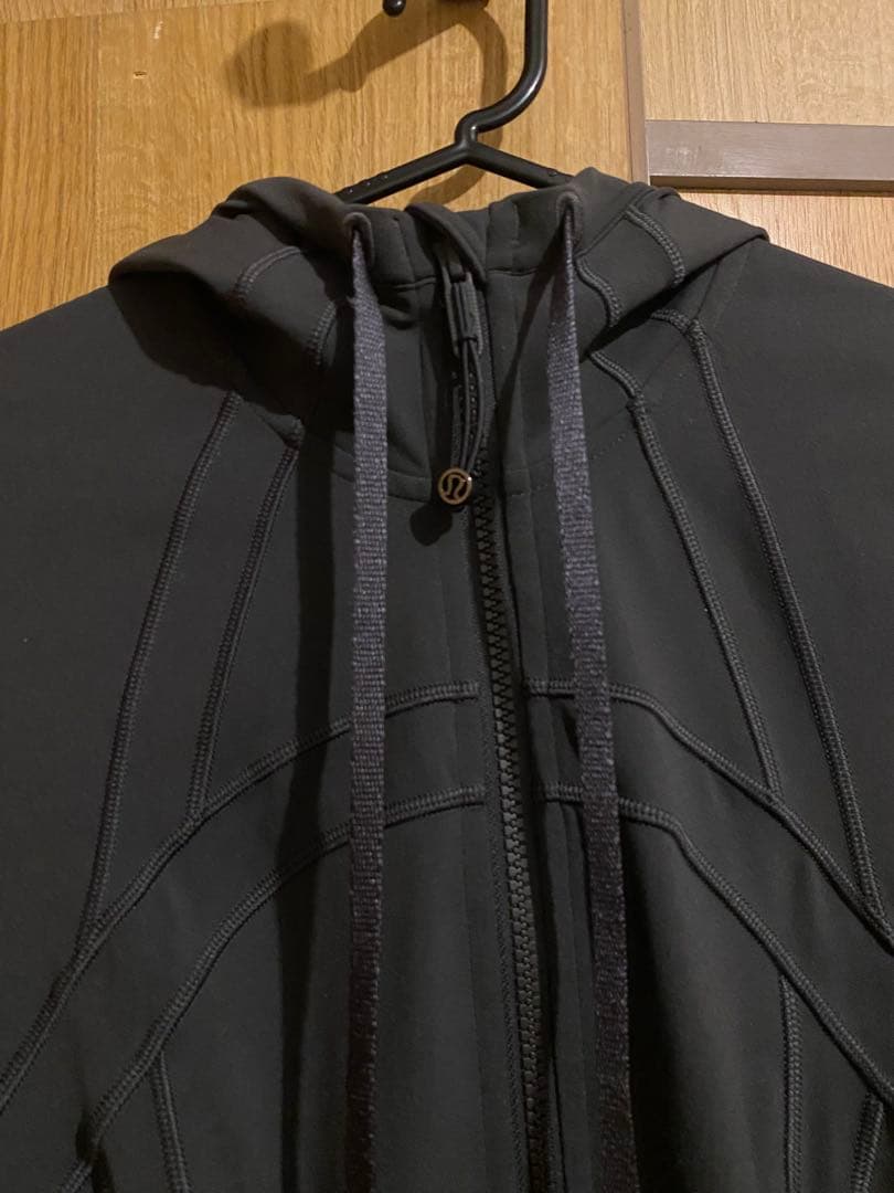 ルルレモン　Define フード付きクロップジャケット Nulu 4（JPS）