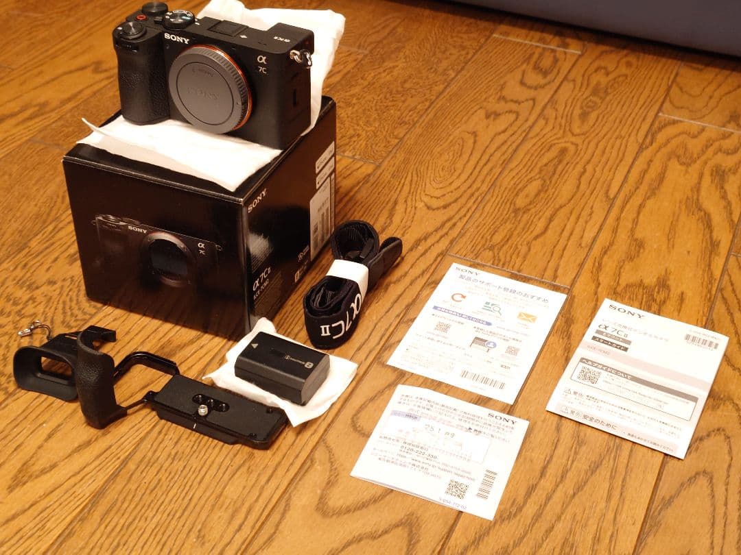 α7cⅱ 本体一式＋Smallrig 　今だけ純正未使用バッテリーと充電器付き