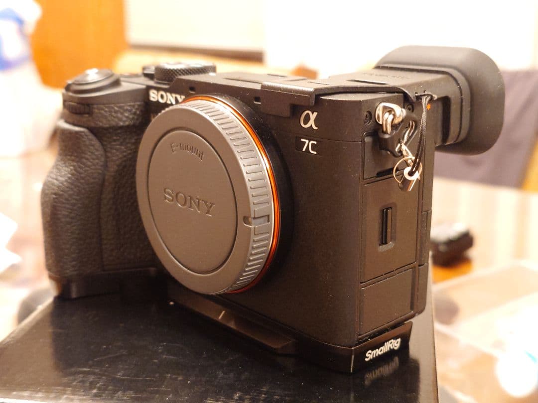 α7cⅱ 本体一式＋Smallrig 　今だけ純正未使用バッテリーと充電器付き