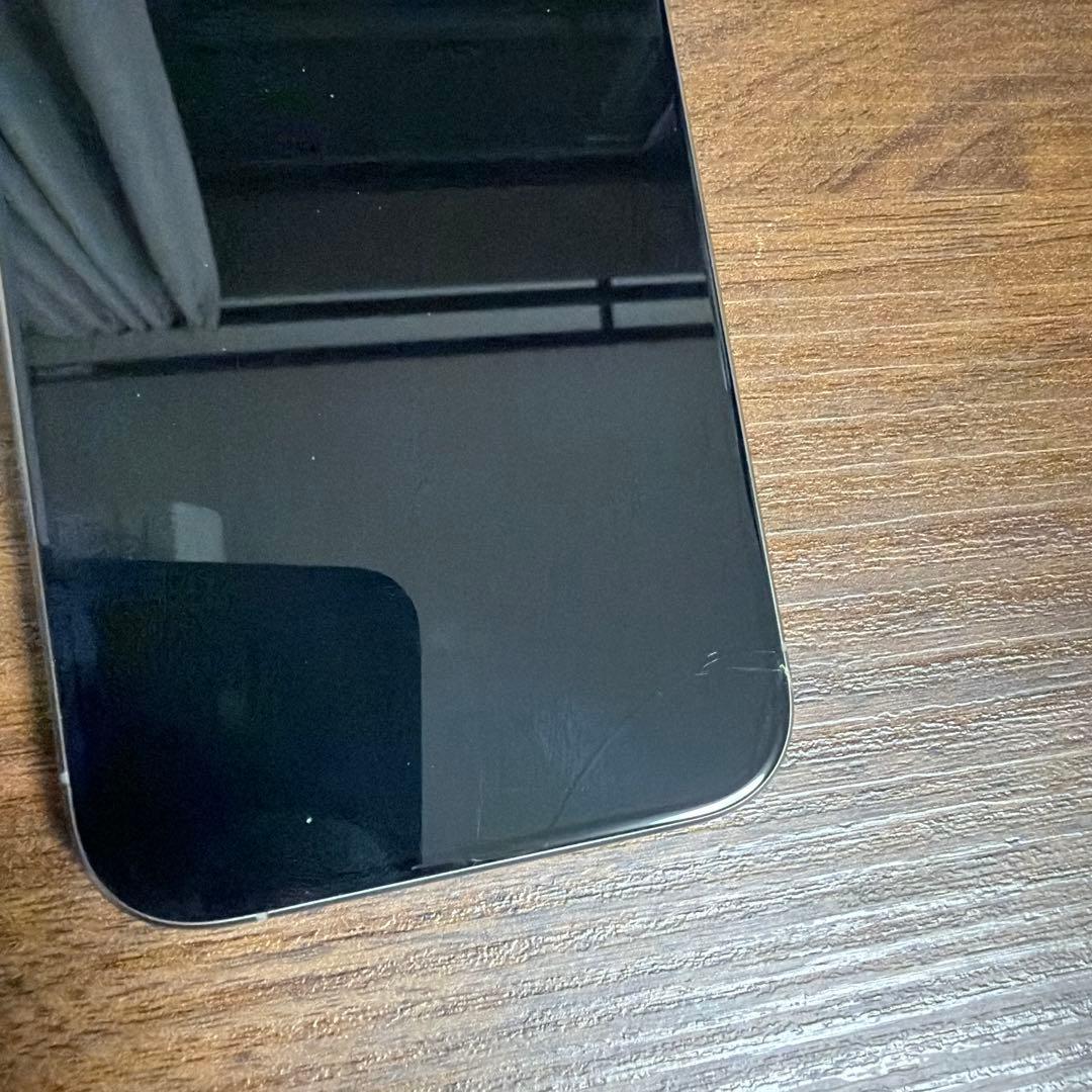 Apple iPhone 15 Pro 本体 256GB ナチュラルチタニウム