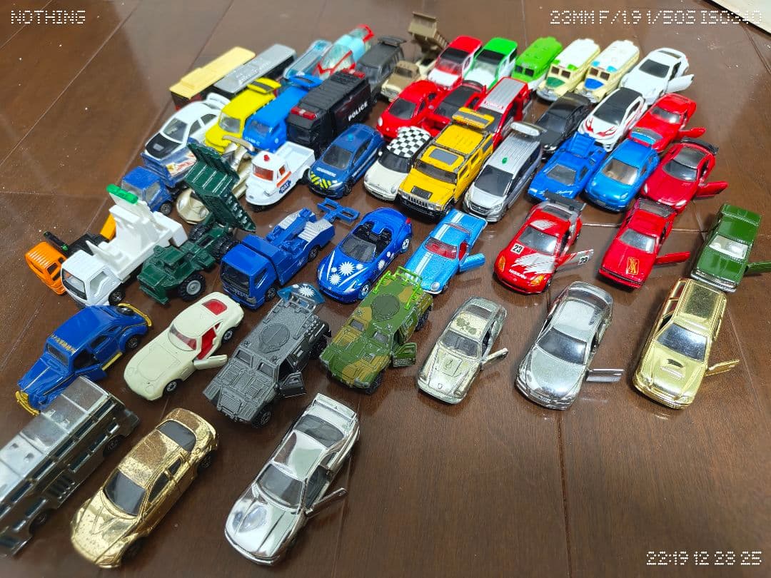 こ*)様 一応ジャンク扱い トミカ等々318台+おまけ　断捨離　まとめ売り