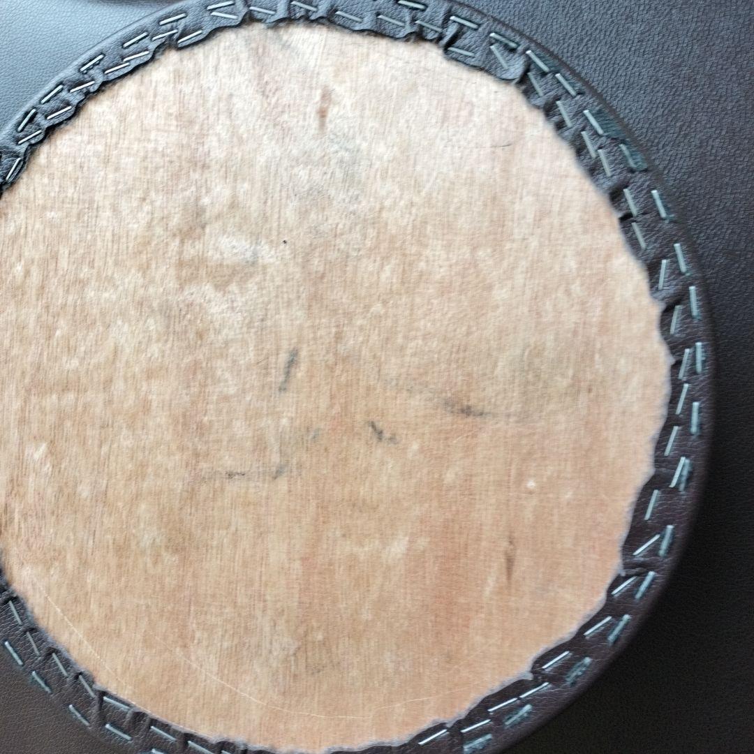 エステサロン・マッサージ用ベッド（上下手動）中古品脚・フレームに錆有り