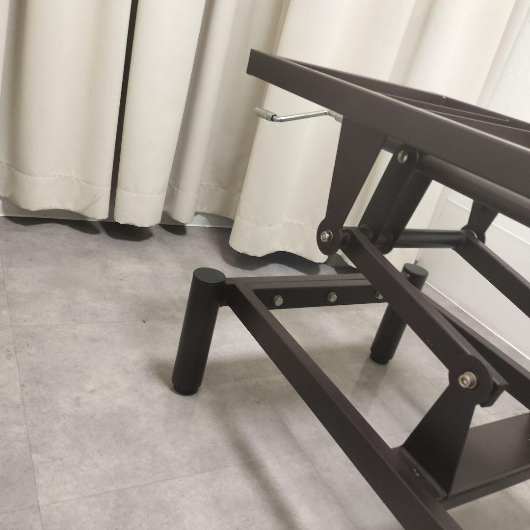 エステサロン・マッサージ用ベッド（上下手動）中古品脚・フレームに錆有り