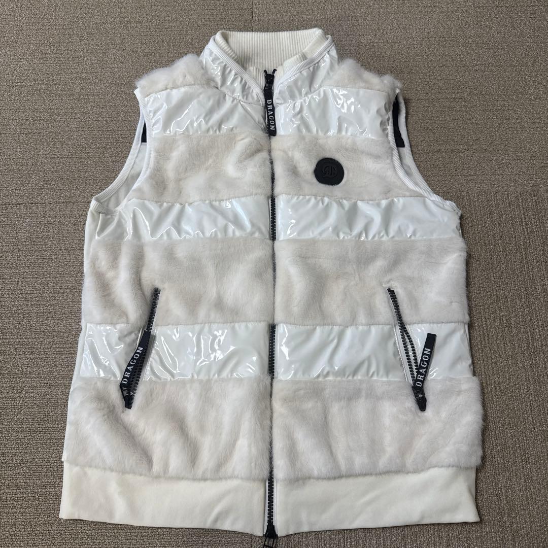 ホワイトファー光沢ジップアップベスト