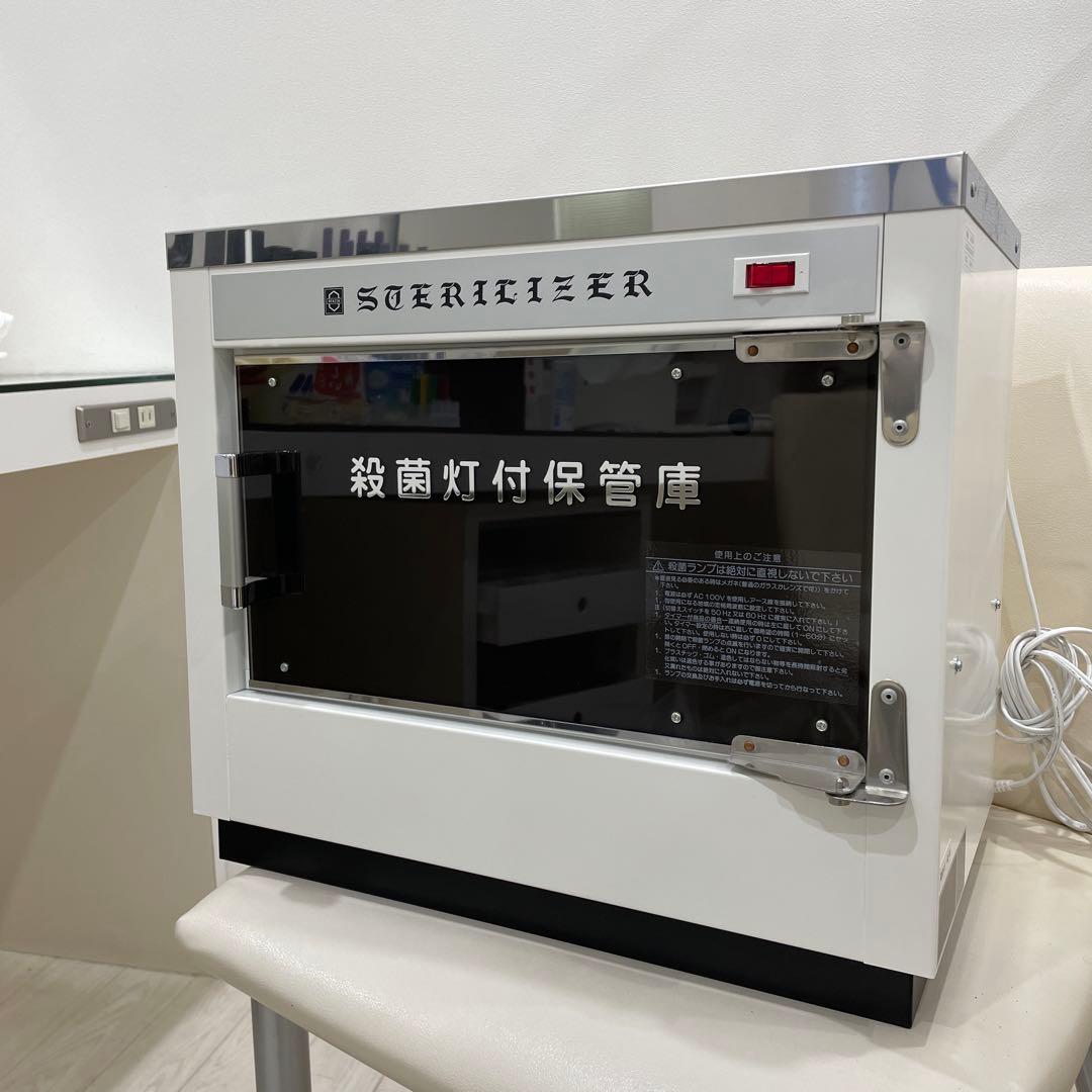 殺菌灯付保管庫　殺菌庫