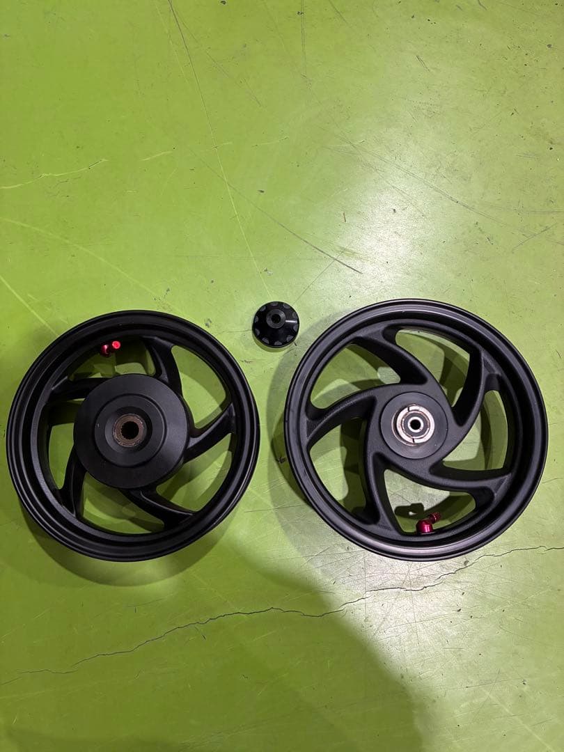 キタコ　アドレスＶ１２５Ｓ用　１０インチ　アルミホイール　中古品