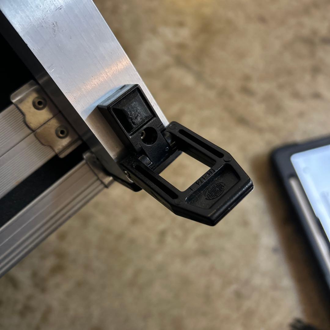 モニターケース