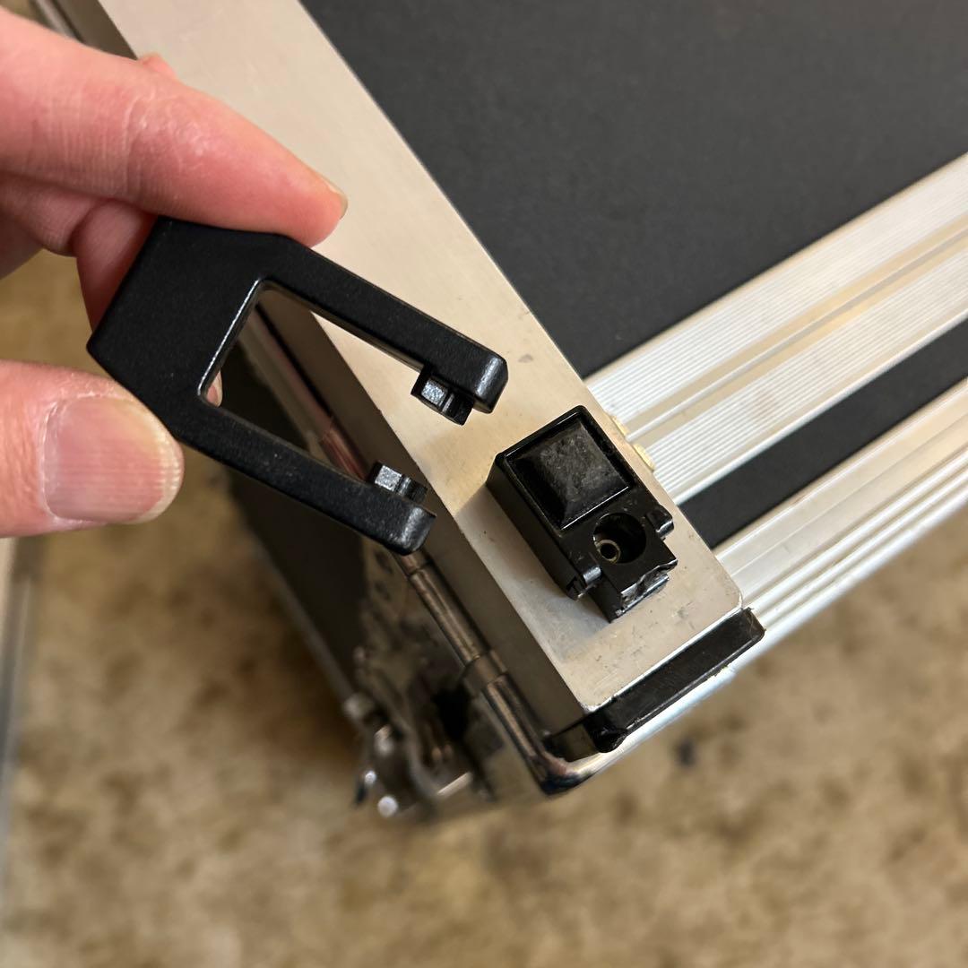 モニターケース