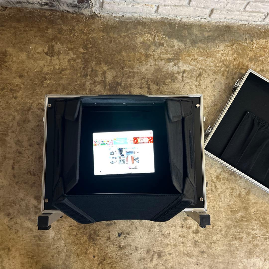 モニターケース