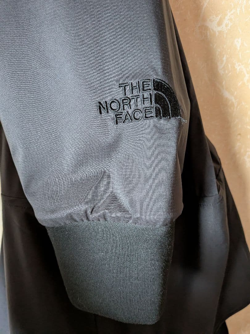 THE NORTH FACE ブラック ジップアップジャケット　リバーシブル