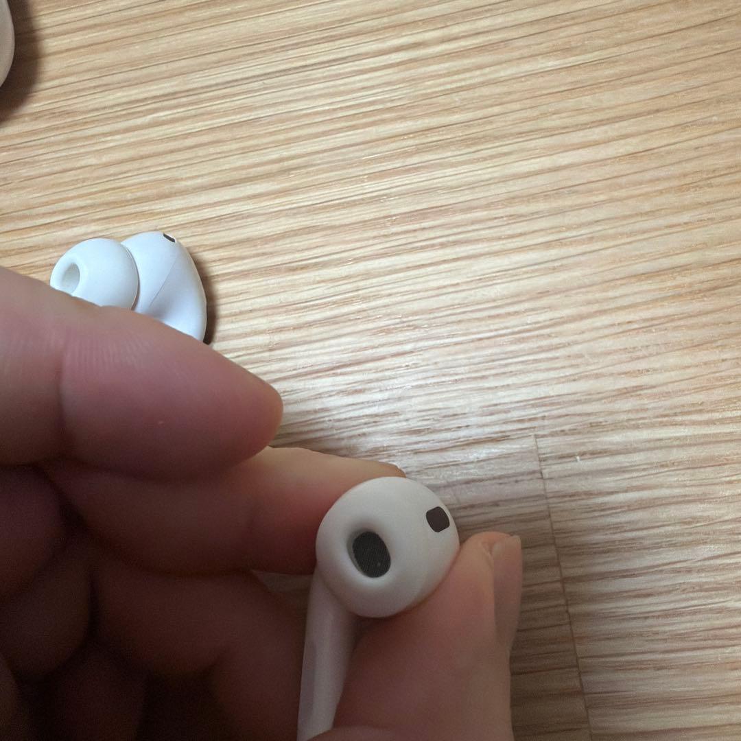 AirPods pro 第二世代　ライトニングモデル本体 ホワイト 使用感あり