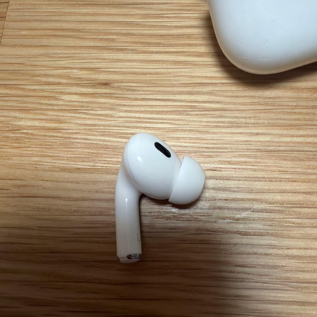 AirPods pro 第二世代　ライトニングモデル本体 ホワイト 使用感あり