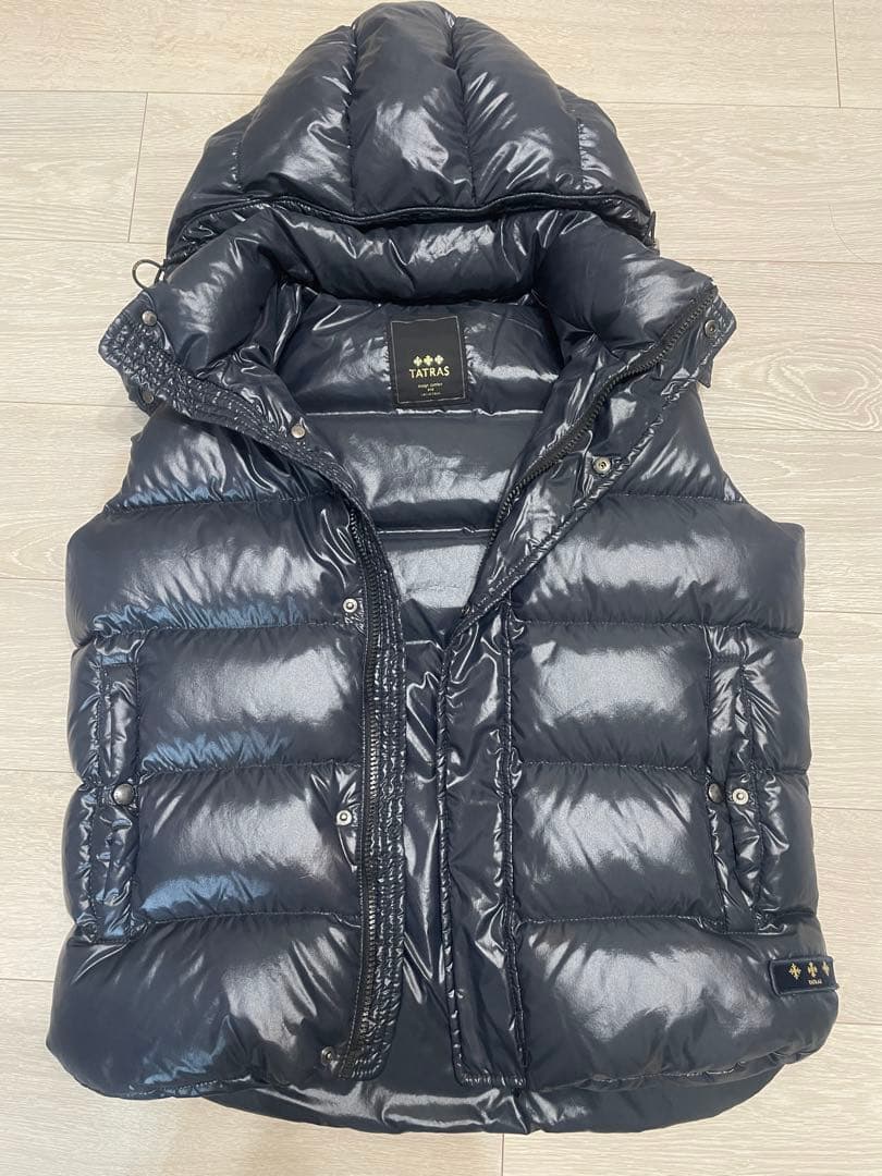 美品　タトラス　ダウンベスト　ほぼ黒　ネイビー　紺色　サイズ03（L相当）