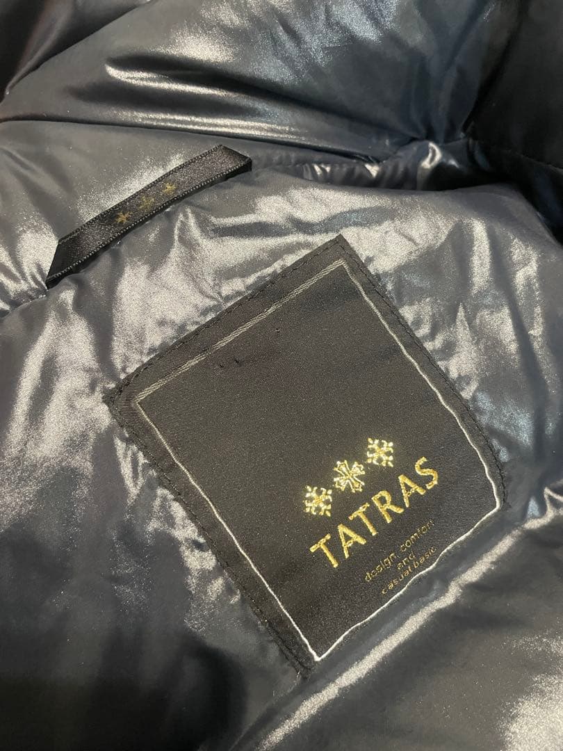 美品　タトラス　ダウンベスト　ほぼ黒　ネイビー　紺色　サイズ03（L相当）